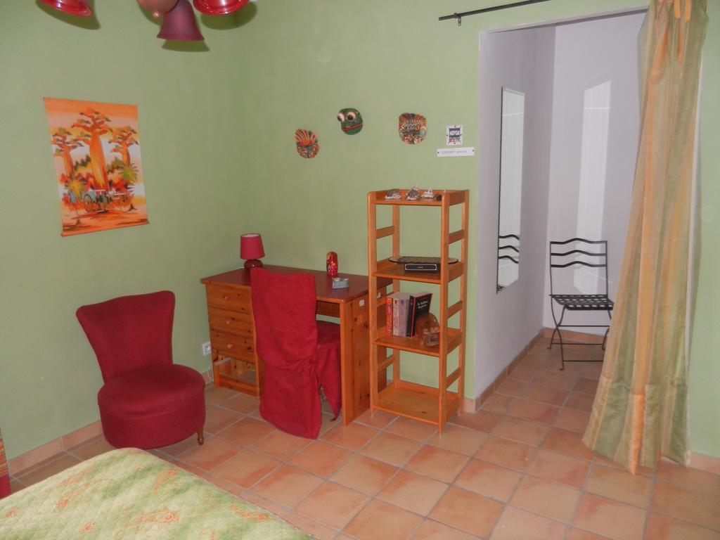 La Feniere Aux Hirondelles Bed & Breakfast Orange  Exterior photo